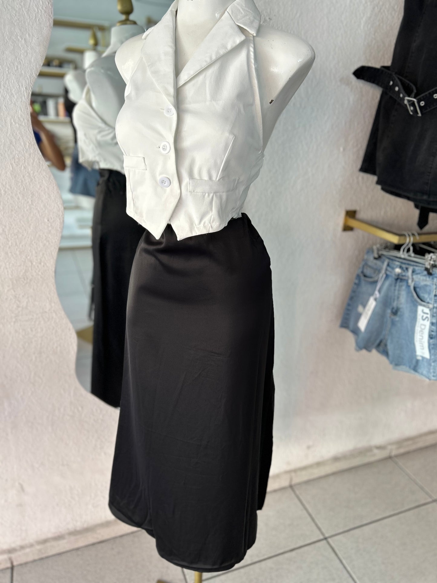 Falda satin negra
