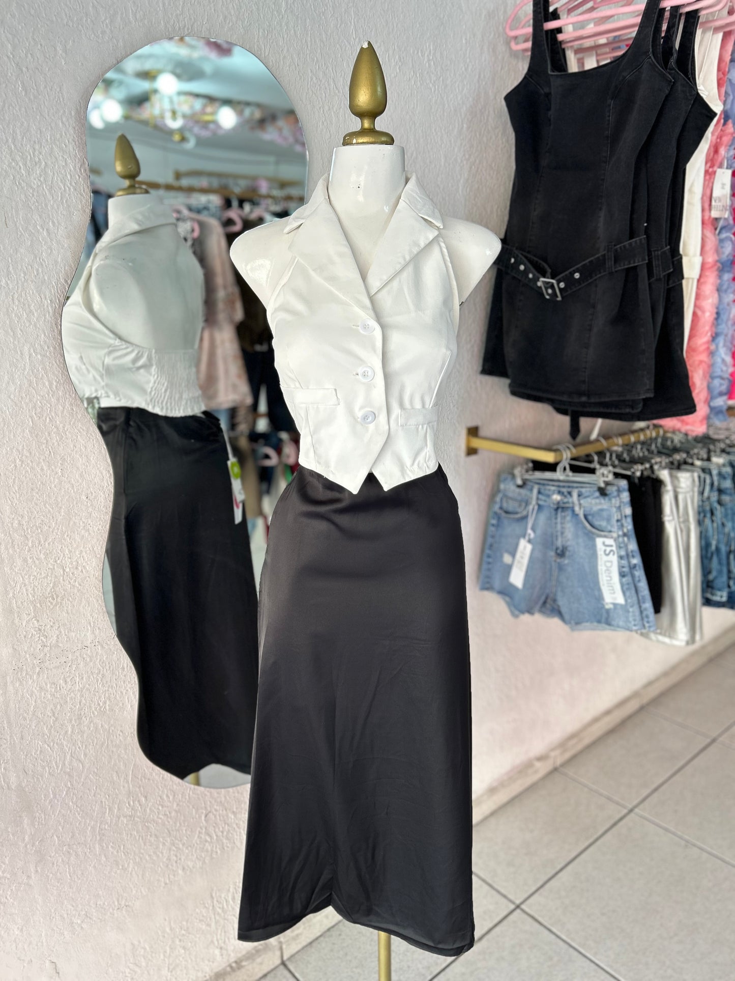 Falda satin negra