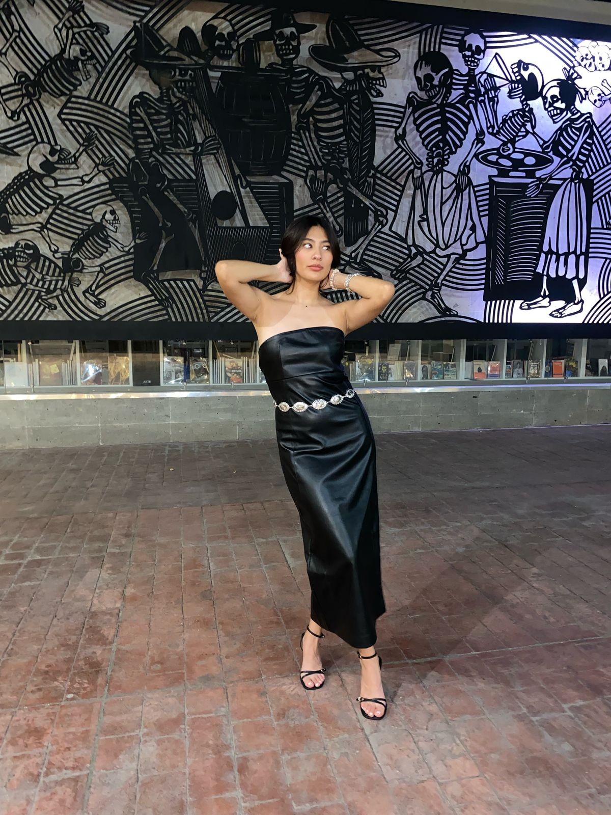VESTIDO NEGRO VINIPIEL