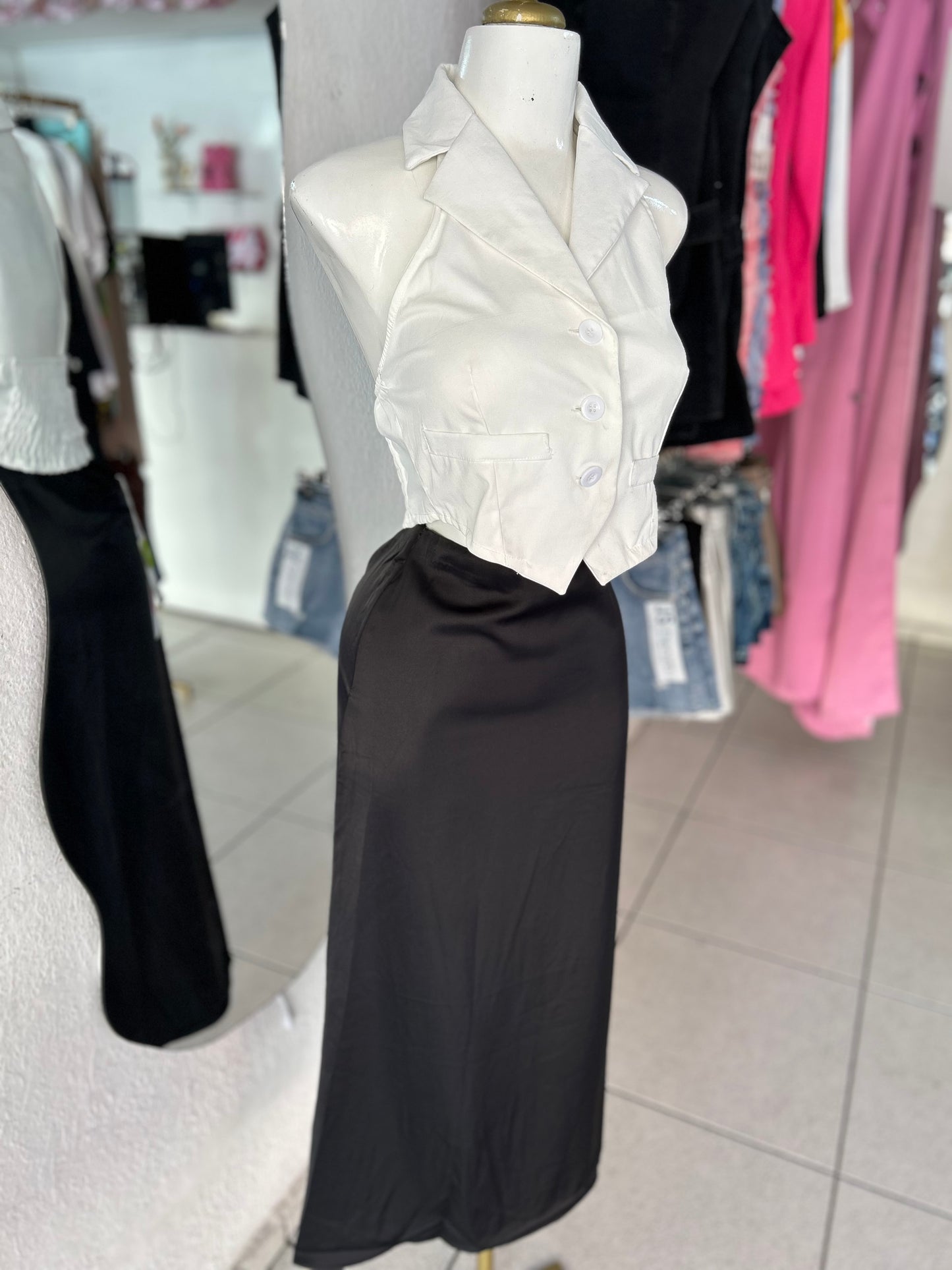 Falda satin negra