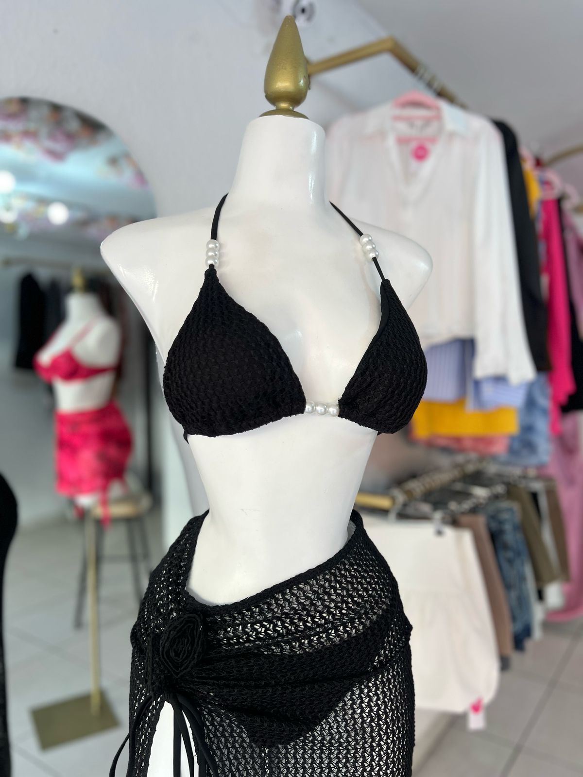 TRAJE DE BAÑO NEGRO 3 PIEZAS PERLITAS Y ROSA