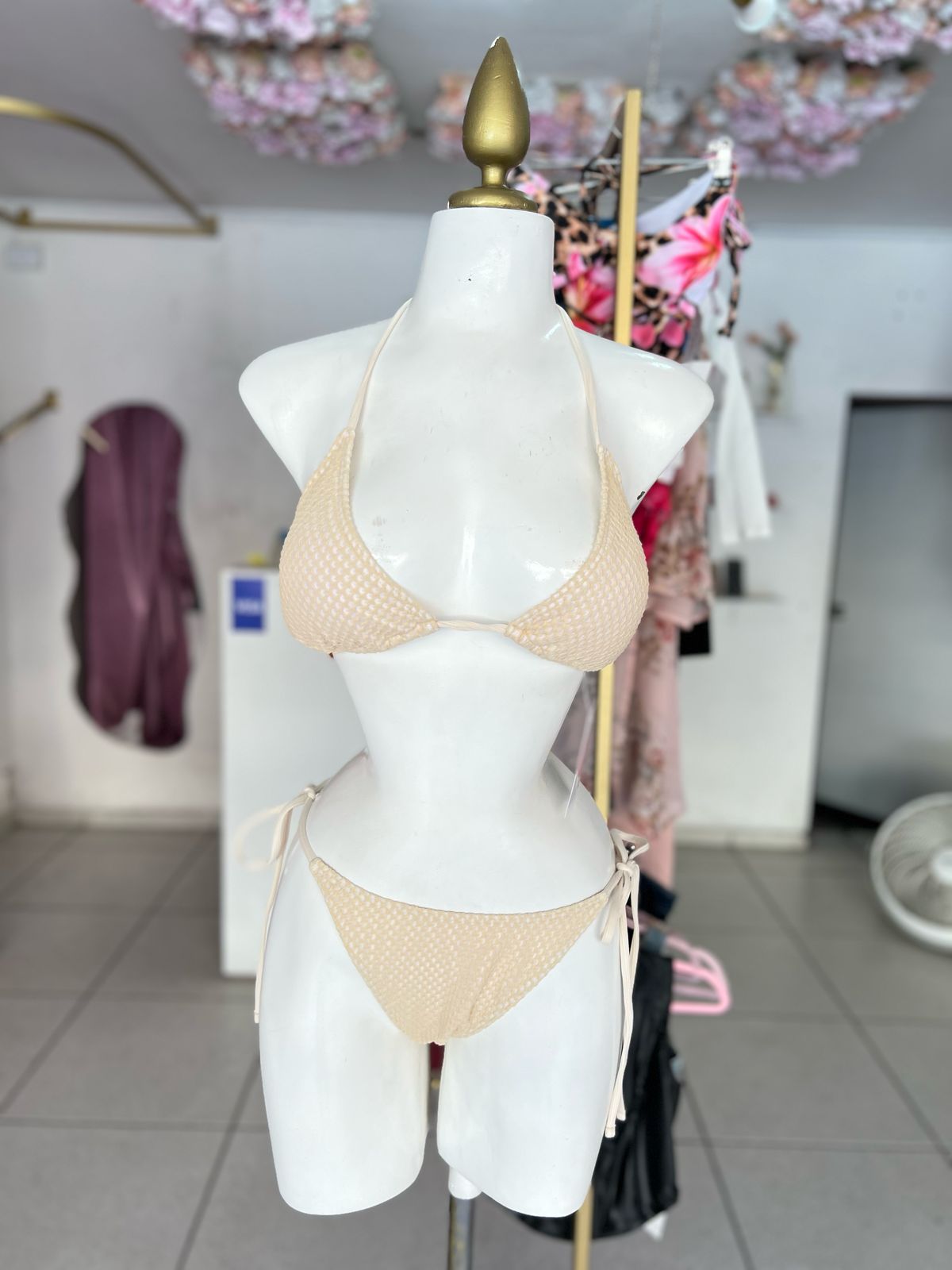 TRAJE DE BAÑO BEIGE 4 PZ MALLA DE RED